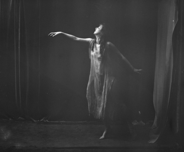 Delarer, Llellwyn, Miss, 1917 Creator: Arnold Genthe.
