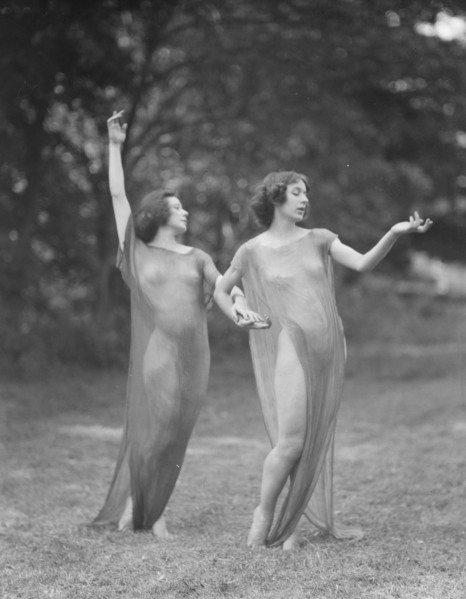 Desha and Leah, 1921 July 30. Creator: Arnold Genthe.