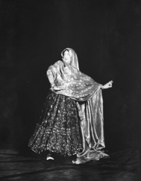 St. Denis, Ruth, 1913 Mar. 25. Creator: Arnold Genthe.