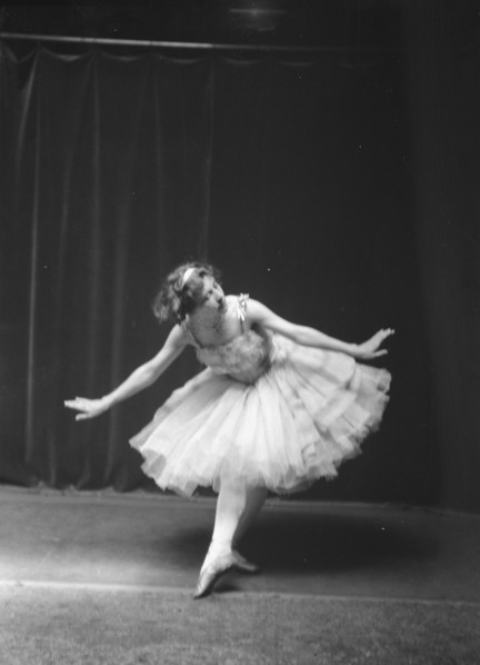 De Carleton, Grace, Miss, 1918 Aug. Creator: Arnold Genthe.