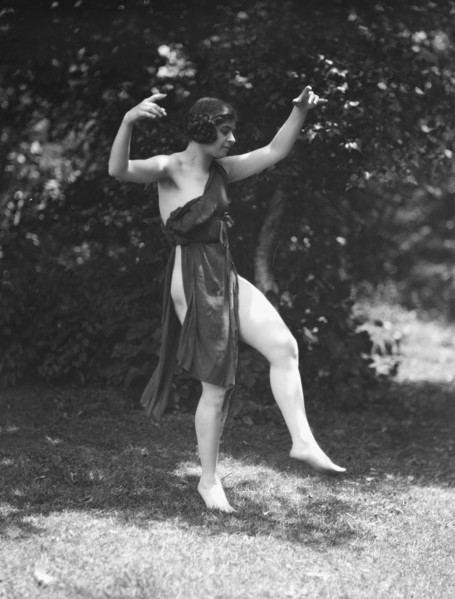 Wanger, Beatrice, Miss, 1921 June 21. Creator: Arnold Genthe.
