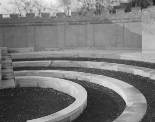 Untermeyer [i.e. Untermyer] garden, 1917 Creator: Arnold Genthe.