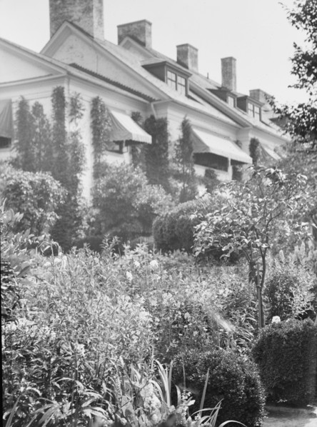 Brady, J.C., Mrs., residence, 1931 July 31. Creator: Arnold Genthe.