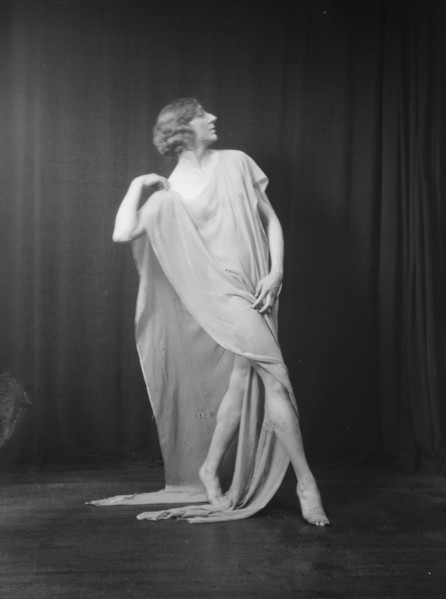 Florence Noyes dancers, between 1915 and 1918. Creator: Arnold Genthe.