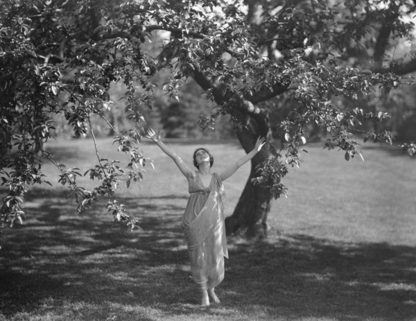 Isadora Duncan dancers, between 1915 and 1923. Creator: Arnold Genthe.