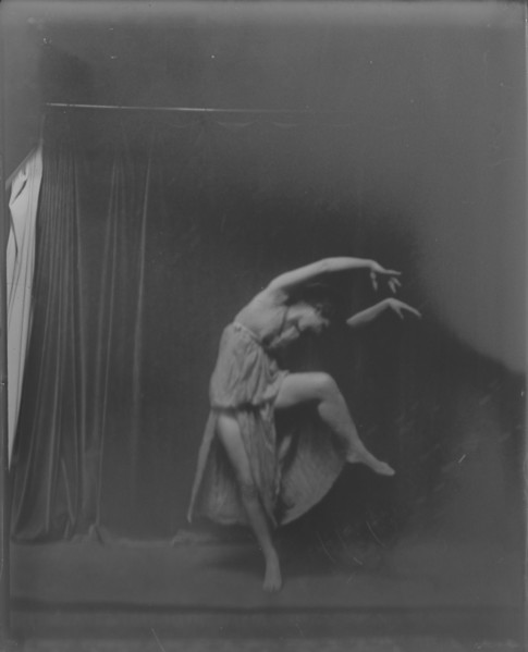 Isadora Duncan dancers, between 1915 and 1923. Creator: Arnold Genthe.