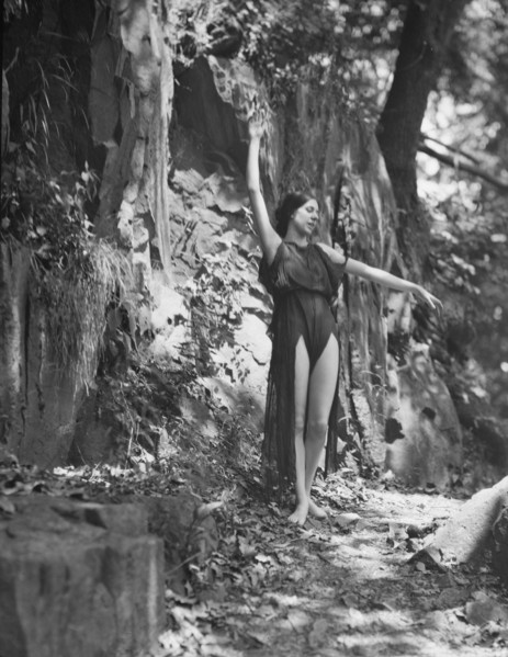 Tonetti, Miss, at Sneding's Landing, 1921 June 7. Creator: Arnold Genthe.