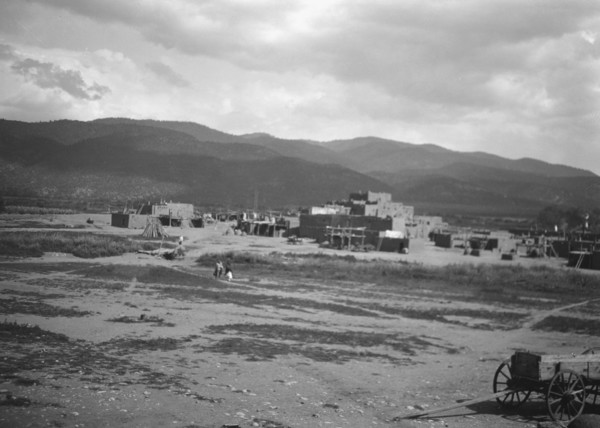 [Taos Pueblo, New Mexico], between 1899 and 1928. Creator: Arnold Genthe.
