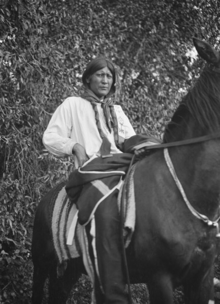 [Taos Pueblo, New Mexico], between 1899 and 1928. Creator: Arnold Genthe.