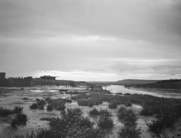 Acoma, New Mexico area views, between 1899 and 1928. Creator: Arnold Genthe.