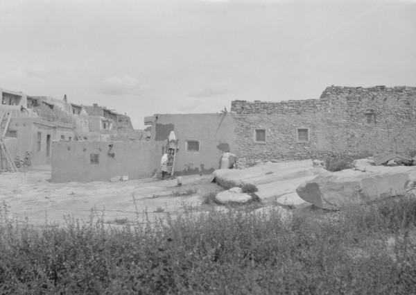 Acoma, New Mexico area views, between 1899 and 1928. Creator: Arnold Genthe.