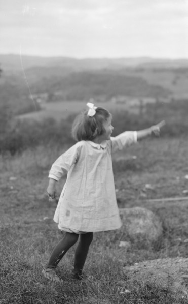 MacKaye, Percy, daughter of, standing outdoors, 1913 Sept. Creator: Arnold Genthe.