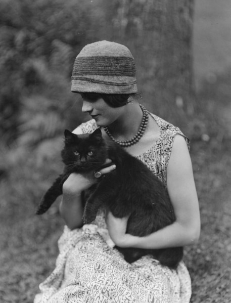 Elizabeth Duncan dancer, with cat, portrait photograph, 1926 Creator: Arnold Genthe.