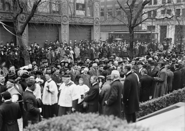 Pan American Mass - Thanksgiving Day at St. Patrick's. Groups at St. Patrick's, 1914. Creator: Harris & Ewing.