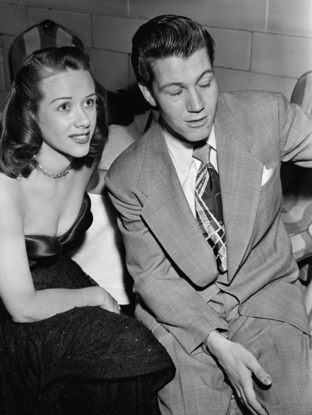 Portrait of Fran Warren and Gene Williams, Hotel Pennsylvania(?), New York, N.Y., ca. Oct. 1947. Creator: William Paul Gottlieb.
