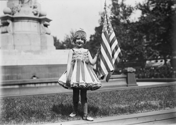Fourth of July - Child As 'Liberty', 1916. Creator: Harris & Ewing.