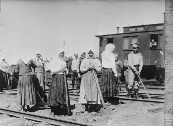 Russia War Pictures - Women, 1917. Creator: Unknown.