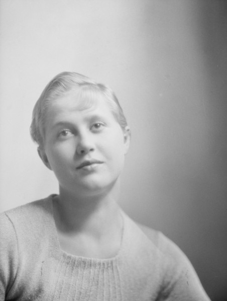 Lee, Margaret, Miss, portrait photograph, 1927 Creator: Arnold Genthe.
