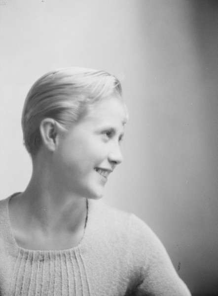 Lee, Margaret, Miss, portrait photograph, 1927 Creator: Arnold Genthe.