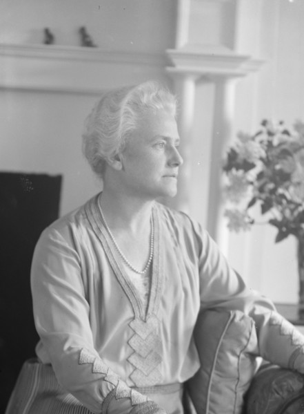 Noland, Charlotte, Miss, portrait photograph, 1931 May 8. Creator: Arnold Genthe.