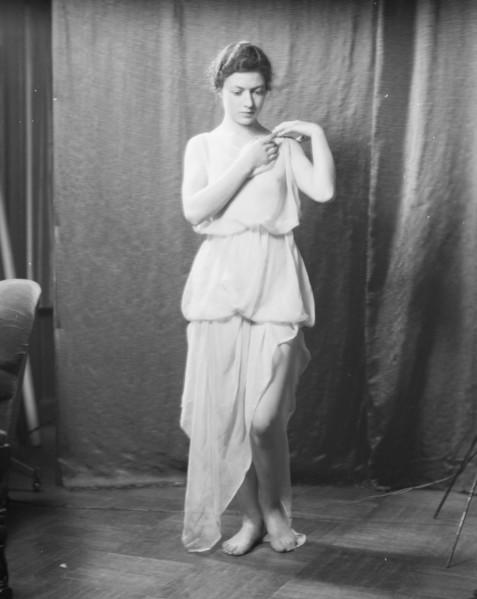 Powers, Betty, Miss, portrait photograph, 1929 Mar. 2. Creator: Arnold Genthe.