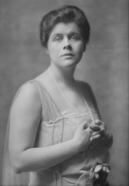 Beecher, Janet, Miss, portrait photograph, 1915 Mar. 1. Creator: Arnold Genthe.