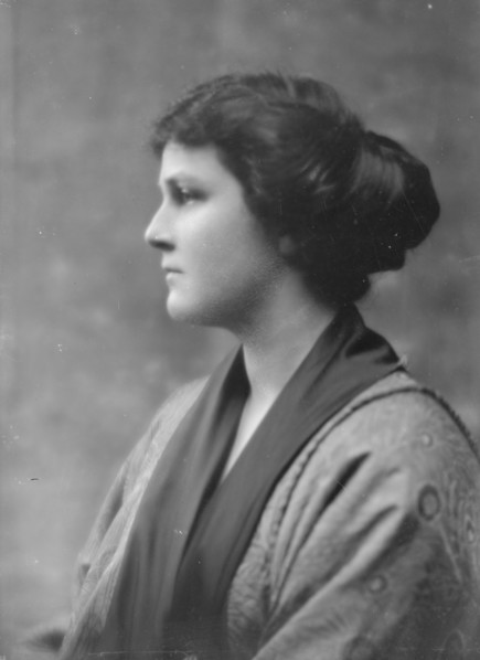 Bruce, Ned, Mrs., portrait photograph, 1915 Apr. 28. Creator: Arnold Genthe.