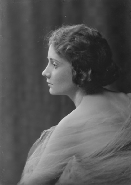 Clarke, Helen, Miss, portrait photograph, 1917 Sept. 18. Creator: Arnold Genthe.