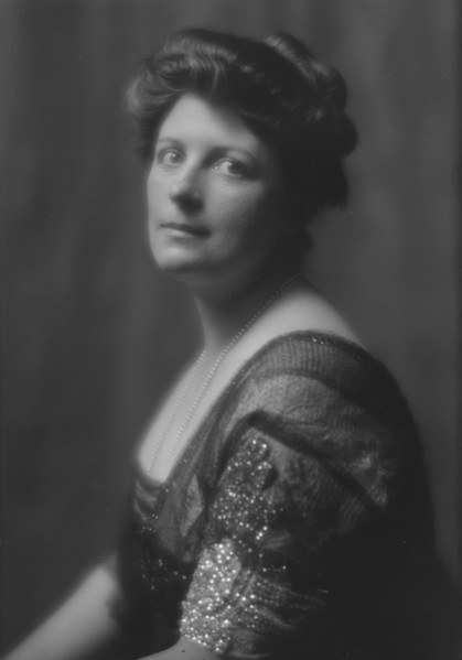 Cloud, A.T., Mrs., portrait photograph, 1913. Creator: Arnold Genthe.