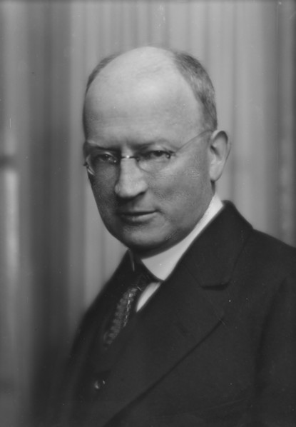 Cowles, Paul, Mr., portrait photograph, 1915. Creator: Arnold Genthe.