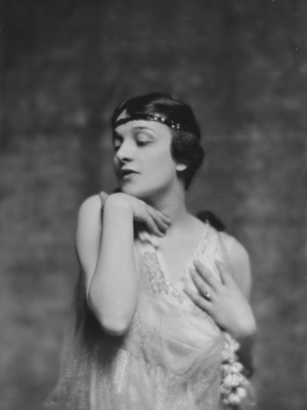 Dalmores, Miss, portrait photograph, 1915 May 7. Creator: Arnold Genthe.