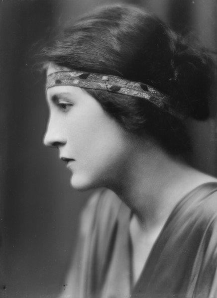 De Saulles, J.L., Mrs., portrait photograph, 1915 June. Creator: Arnold Genthe.