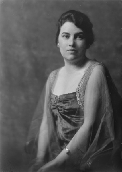 Dodge, A.H., Mrs., portrait photograph, 1917 Oct. 2. Creator: Arnold Genthe.