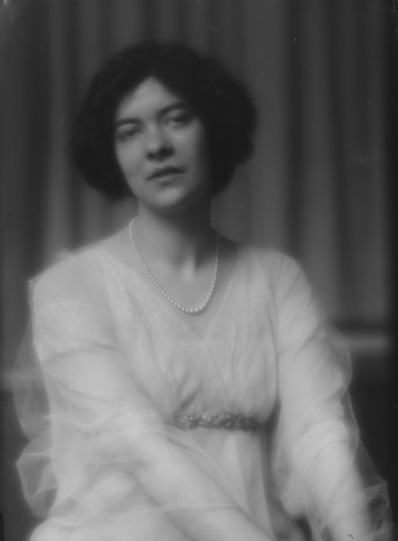 Edey, Miss, portrait photograph, 1913. Creator: Arnold Genthe.