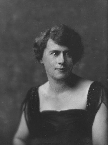 Emerson, L., Mrs., portrait photograph, 1917 May 16. Creator: Arnold Genthe.