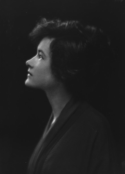 Estee, Lorraine, Miss, portrait photograph, 1916 May 23. Creator: Arnold Genthe.