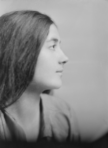 Fonariova, G., Mme., portrait photograph, 1916. Creator: Arnold Genthe.