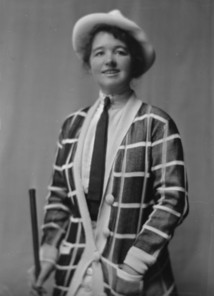 Goddard, Mrs., portrait photograph, between 1912 and 1915. Creator: Arnold Genthe.