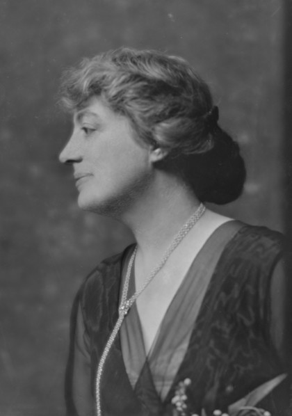 Griggs, Maitland, Mrs., portrait photograph, 1915. Creator: Arnold Genthe.