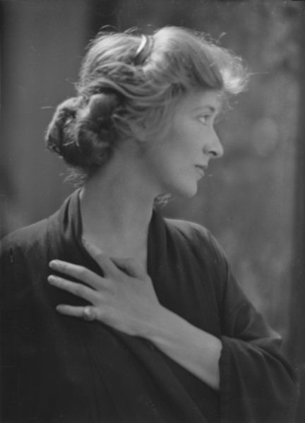 Hammond, Virginia, Miss, portrait photograph, 1915 Mar. 3. Creator: Arnold Genthe.
