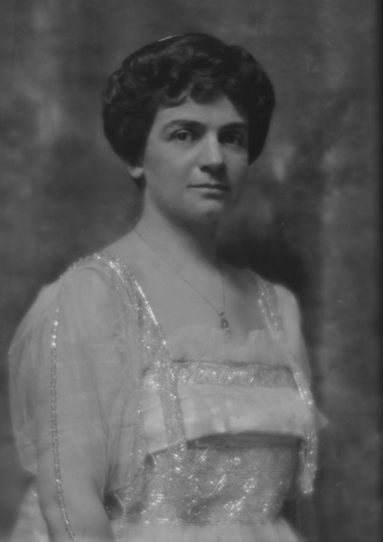 Heineman, Belle, Miss, portrait photograph, 1914 Apr. 2. Creator: Arnold Genthe.