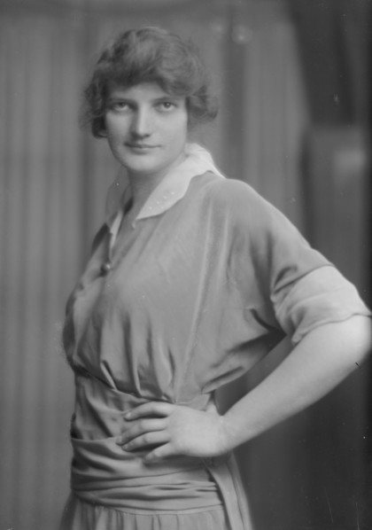Joy, Marjorie, Miss, portrait photograph, 1915 May 26. Creator: Arnold Genthe.