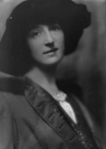 Kalish, Lillian, Miss, portrait photograph, 1913. Creator: Arnold Genthe.