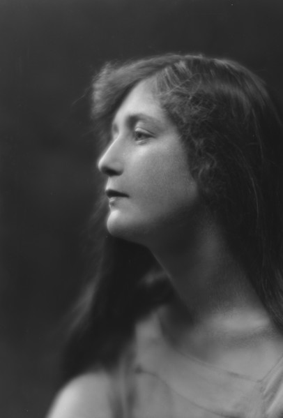 Manderkern, Miss, portrait photograph, 1916 May 20 or June 12. Creator: Arnold Genthe.