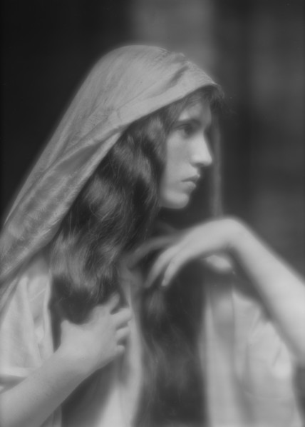 Maude, Bonnie, Miss, portrait photograph, between 1912 and 1918. Creator: Arnold Genthe.
