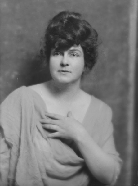 Mott-Smith, May, Miss, portrait photograph, between 1916 and 1928. Creator: Arnold Genthe.