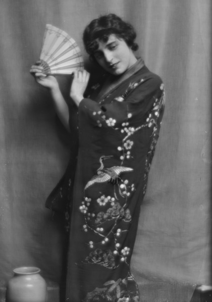 Namara-Toye, Mme., portrait photograph, 1912. Creator: Arnold Genthe.