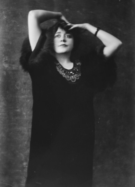 Pearson, Virginia, Miss, portrait photograph, 1915 July 13. Creator: Arnold Genthe.