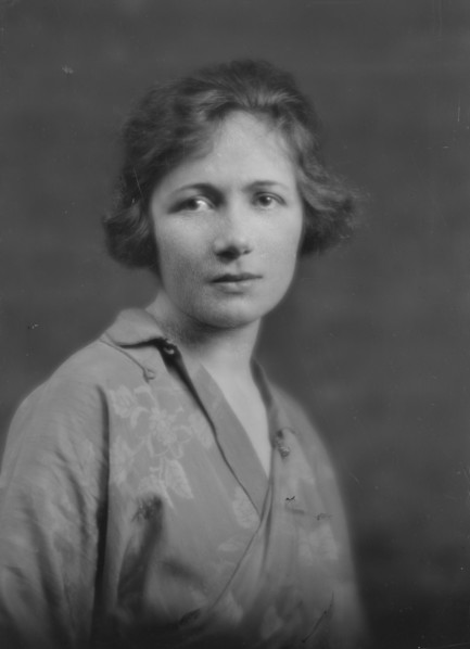 Pierson, Miss, portrait photograph, 1917 May 31. Creator: Arnold Genthe.