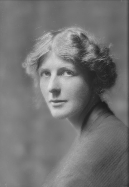 Putnam, L.D., Miss, portrait photograph, 1915 Sept. 25. Creator: Arnold Genthe.